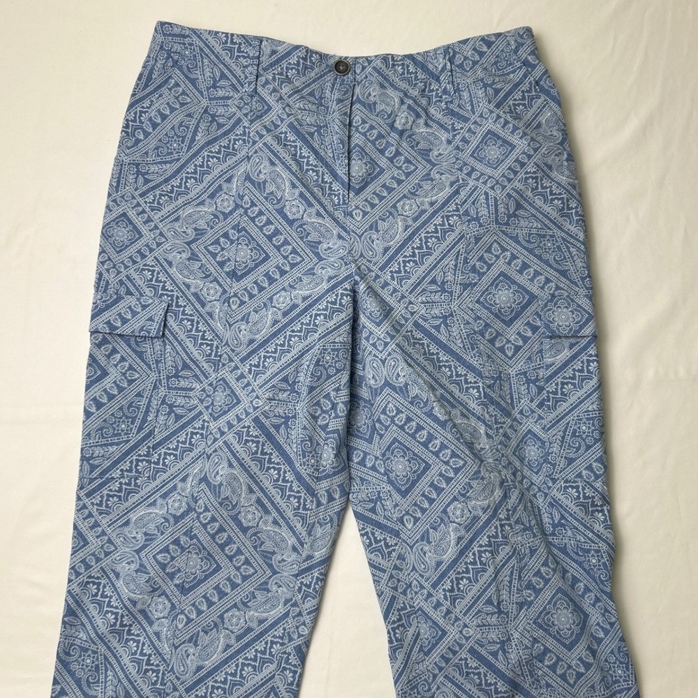 Chico's Womens Paisley Cargo Straight Leg Cropped Pants Size 0.5/6 Blue White - Picture 2 of 11